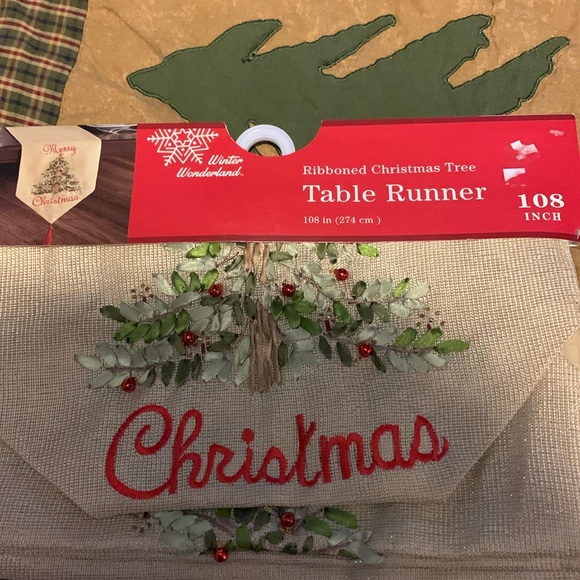 Winter Wonderland - Ribboned Christmas Table Runner - Picture 2 of 5